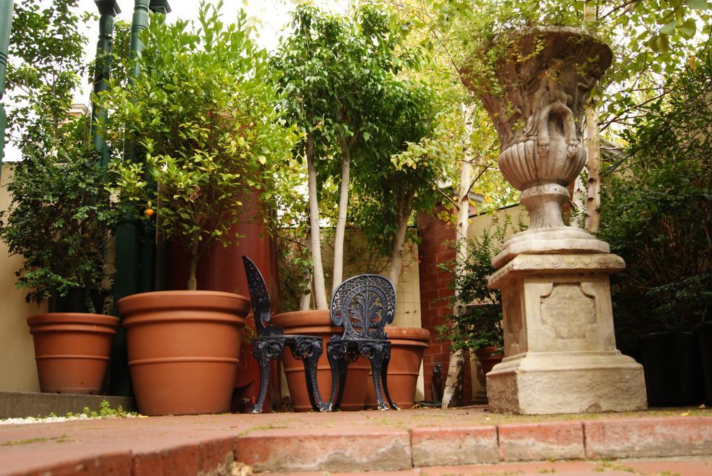 Andre'S Mews Aparthotel Melbourne Exterior foto